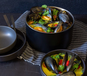 Mussels in turmeric and ginger broth