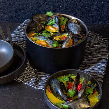 Mussels in turmeric and ginger broth