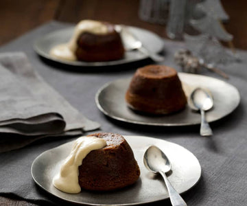 Steamed chocolate and prune puddings