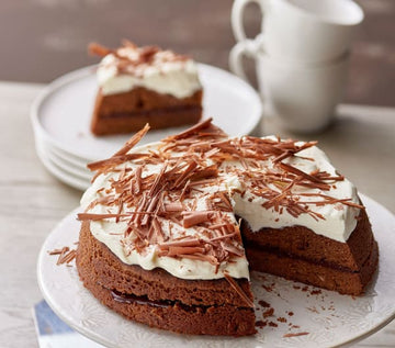 Steamed chocolate cake with whipped cream