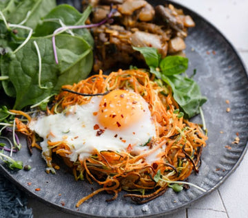 Spiralized veggie nests with baked eggs & harissa mushrooms (Thermomix® Spiralizer, TM6)