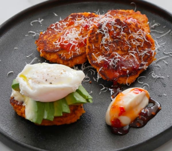 Kumara fritters with sour cream and chilli sauce