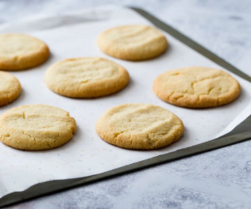 Quick almond biscuits