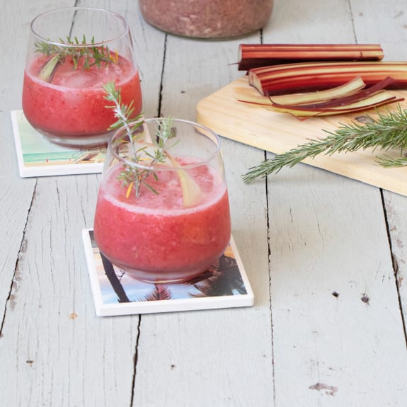 Rhubarb and ginger gin fizz